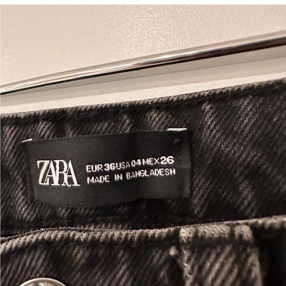 Zara Women's faded grayish Black Raw hem Straight Leg denim jeans - Picture 3 of 6